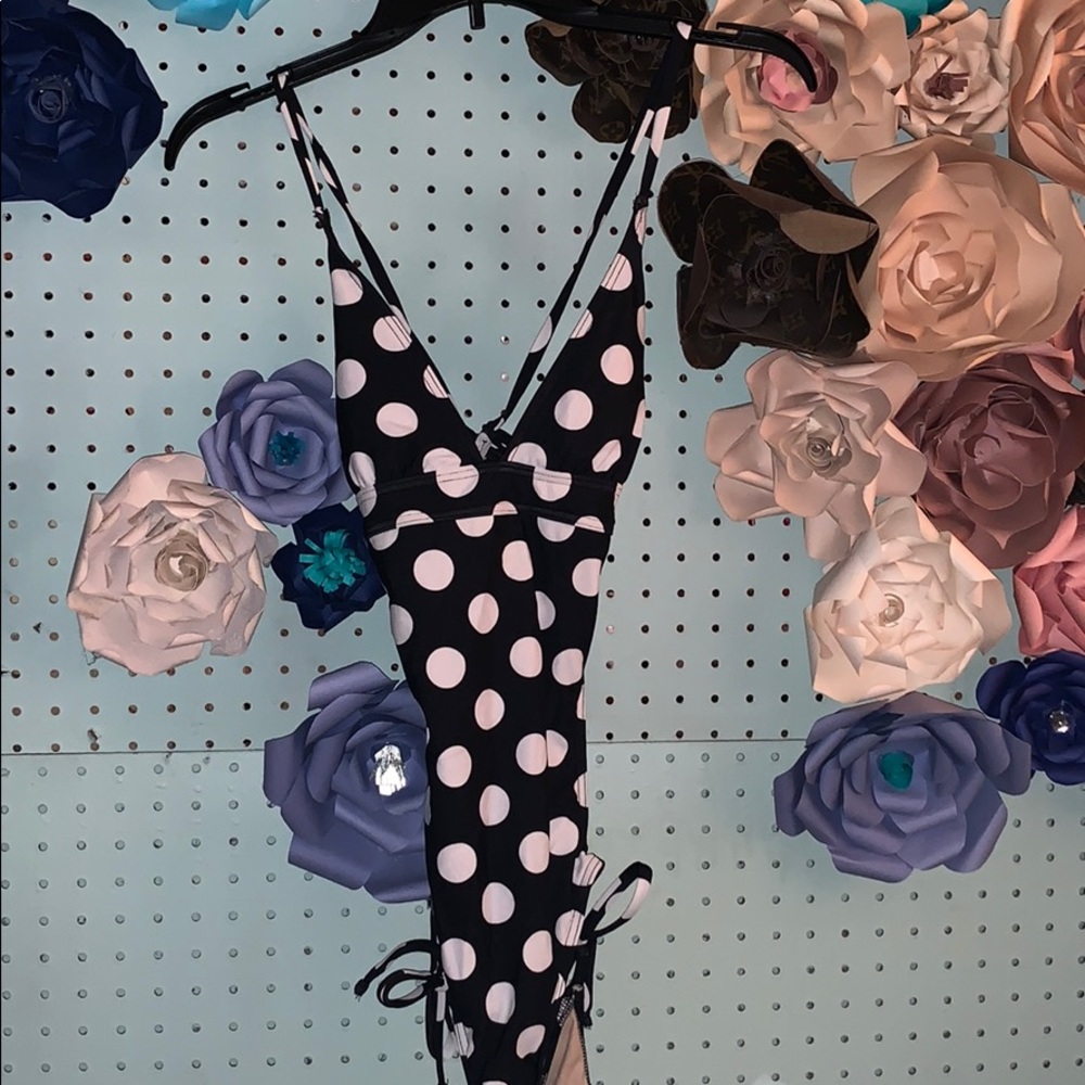Black and White Polka Dot Bathing-suit